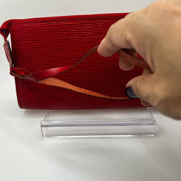 GUC Louis Vuitton Red Epi Pochette - Picture 5 of 9